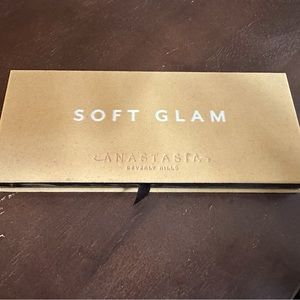 Anastasia Soft Glam Palette